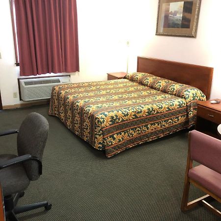Budget Host Inn - Emporia Kültér fotó