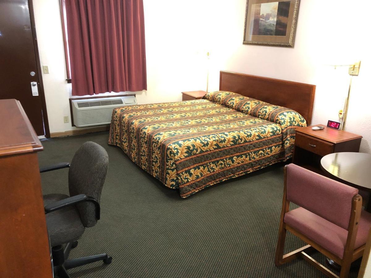 Budget Host Inn - Emporia Kültér fotó