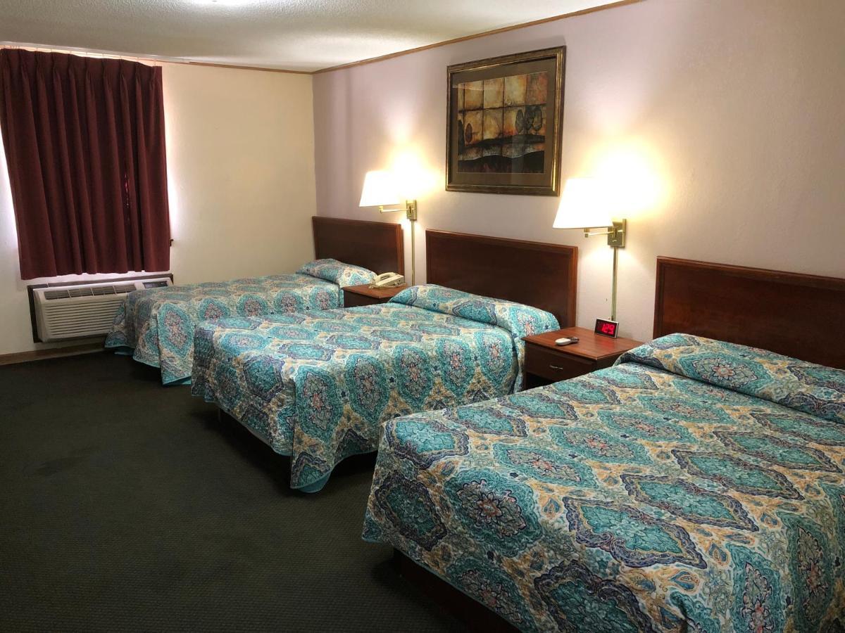 Budget Host Inn - Emporia Kültér fotó