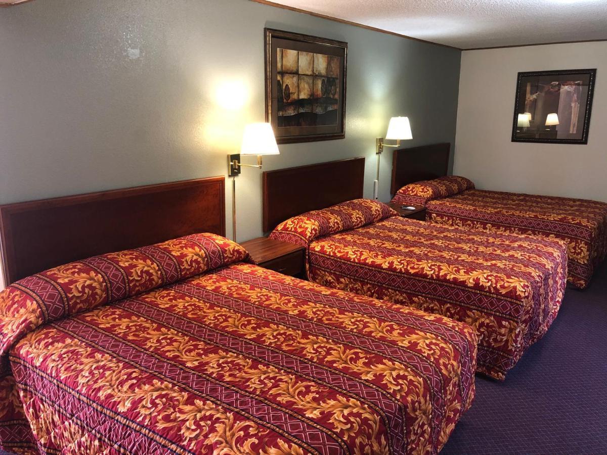 Budget Host Inn - Emporia Kültér fotó