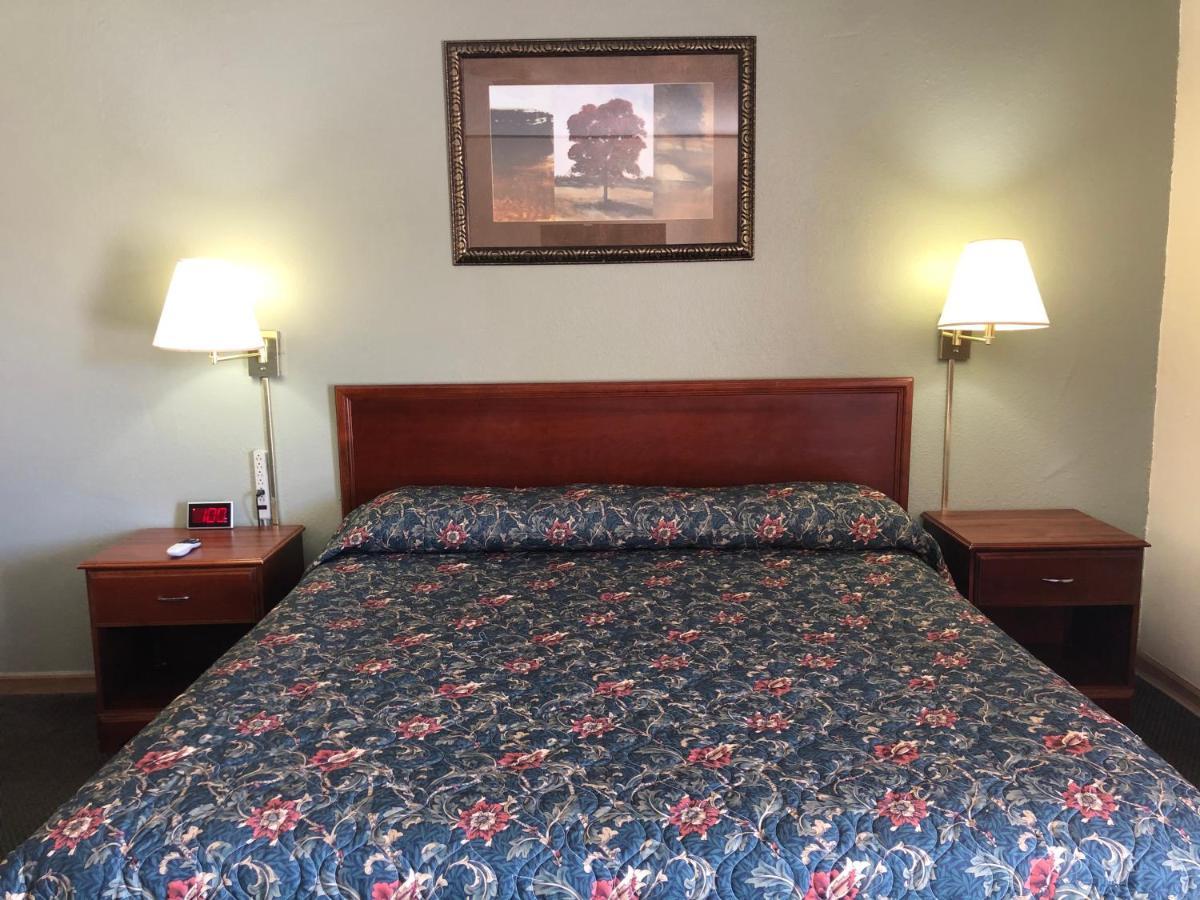 Budget Host Inn - Emporia Kültér fotó