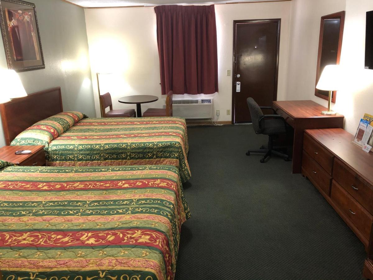 Budget Host Inn - Emporia Kültér fotó